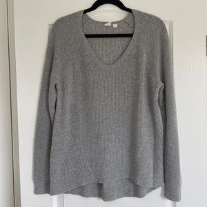 Voop neck grey curved hem GAP sweater